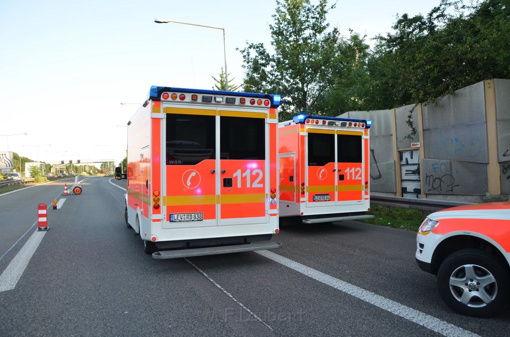 Einsatz BF Koeln Klimaanlage Reisebus defekt A 3 Rich Koeln hoehe Leverkusen P015.JPG